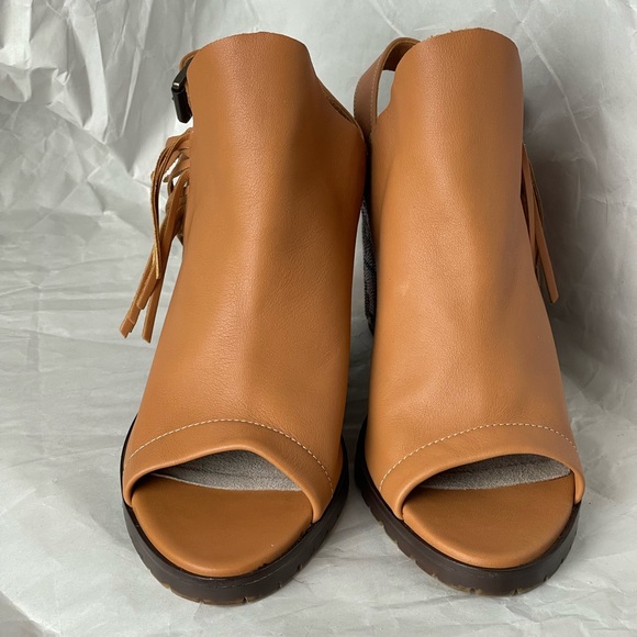 NWOT Donald J. Pliner OMARA Donald & Lisa Signature Beaded Block Heels Size 8.5 - Picture 3 of 17